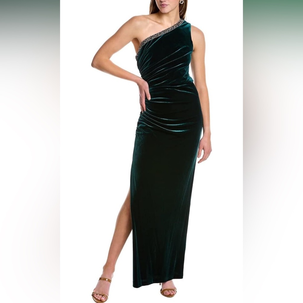 Elegant Green One Shoulder Velvet Evening Gown